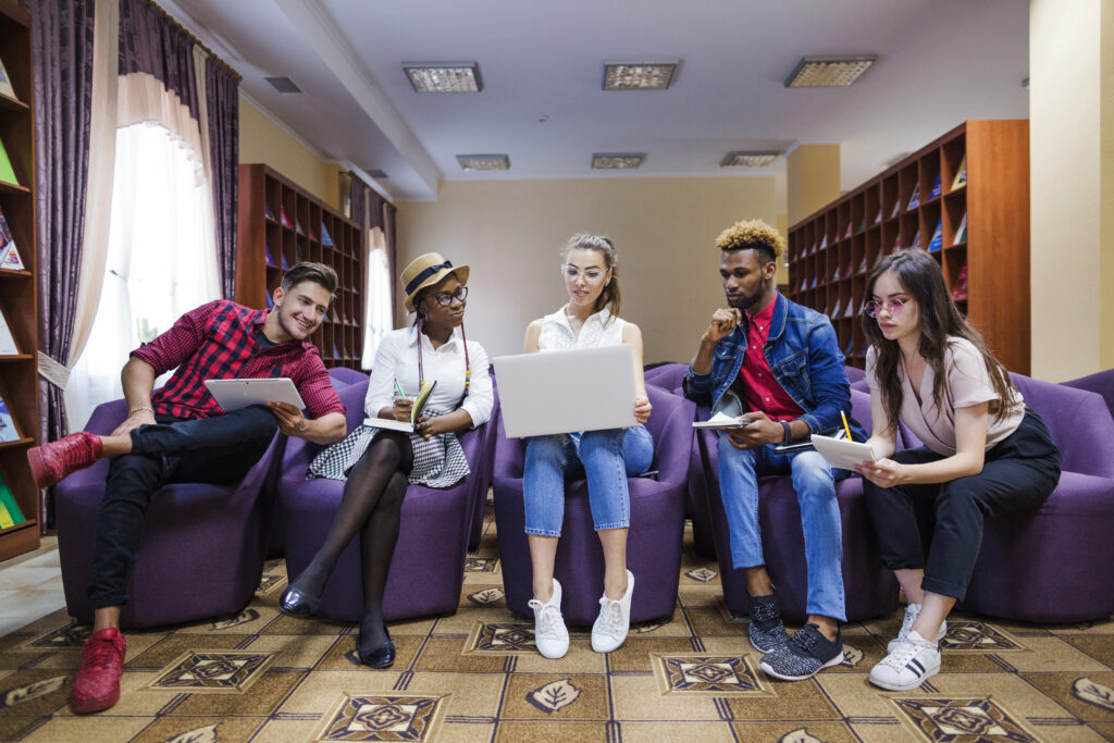 gestão de Bibliotecas pessoas utilizando recursos